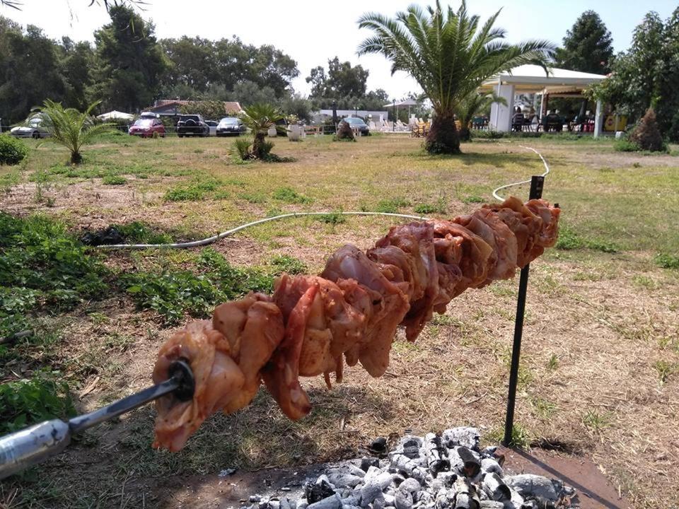 Umbrella Beach Apartments Kavos Bagian luar foto