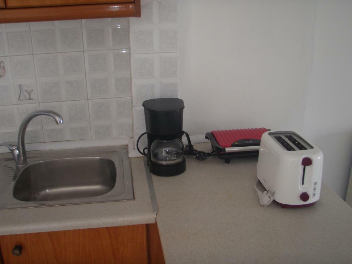 Umbrella Beach Apartments Kavos Bagian luar foto