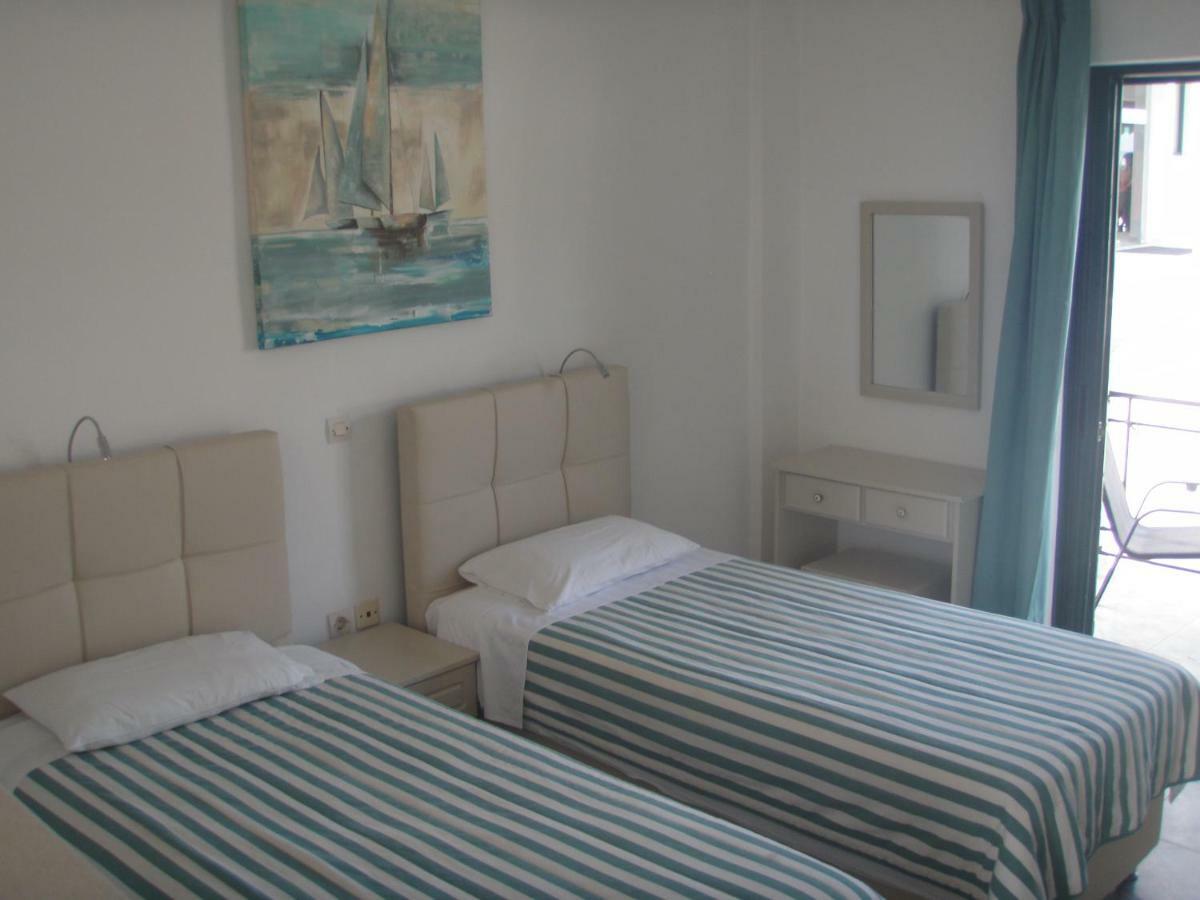 Umbrella Beach Apartments Kavos Bagian luar foto