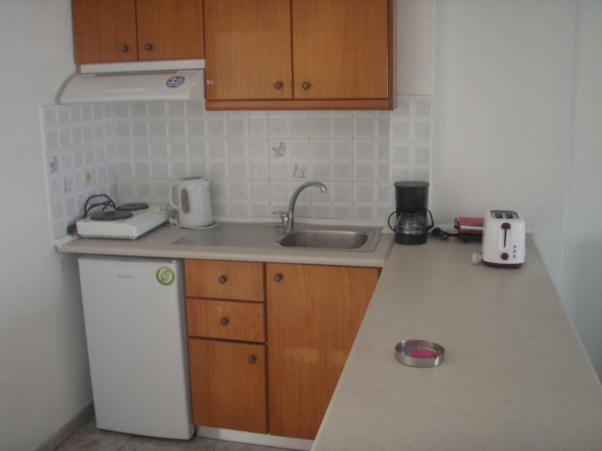 Umbrella Beach Apartments Kavos Bagian luar foto