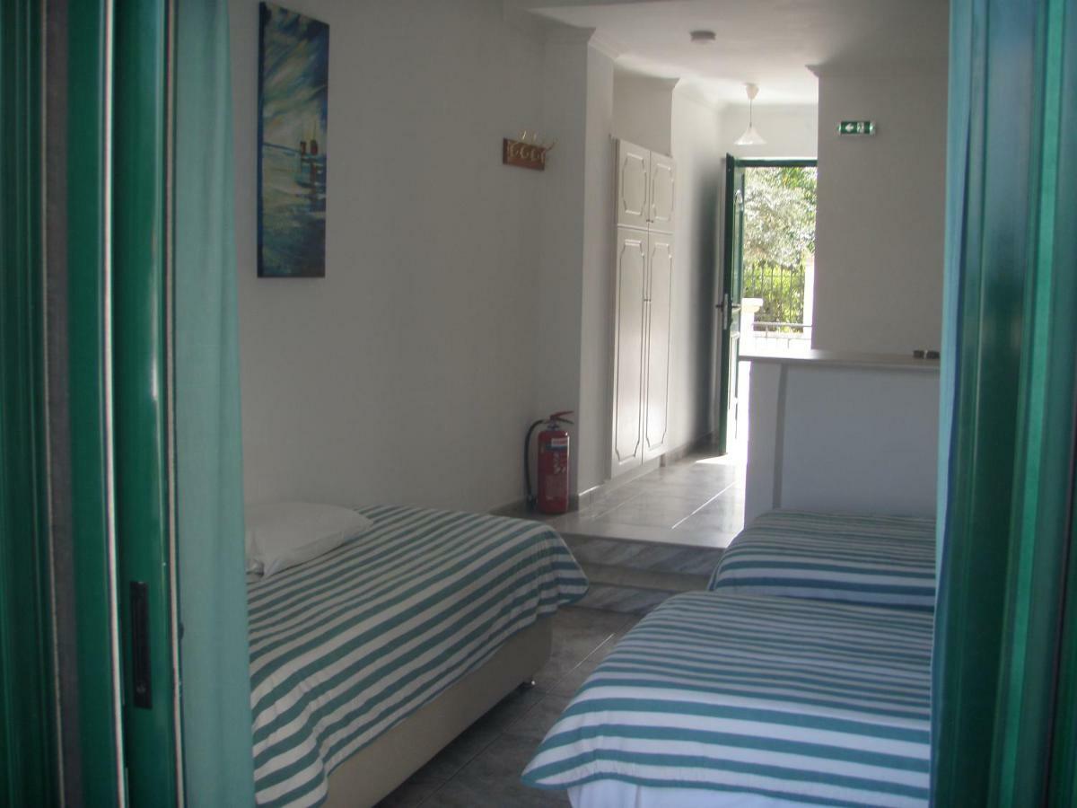 Umbrella Beach Apartments Kavos Bagian luar foto