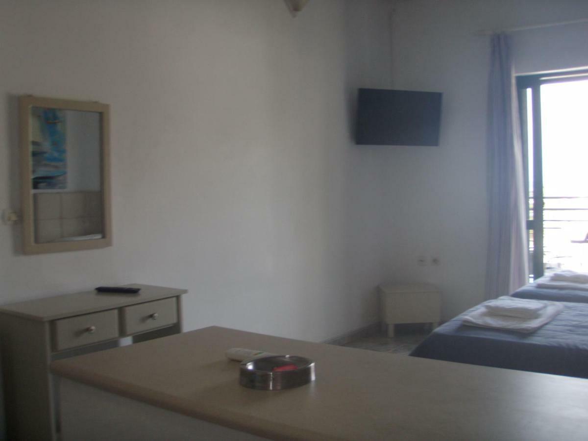 Umbrella Beach Apartments Kavos Bagian luar foto